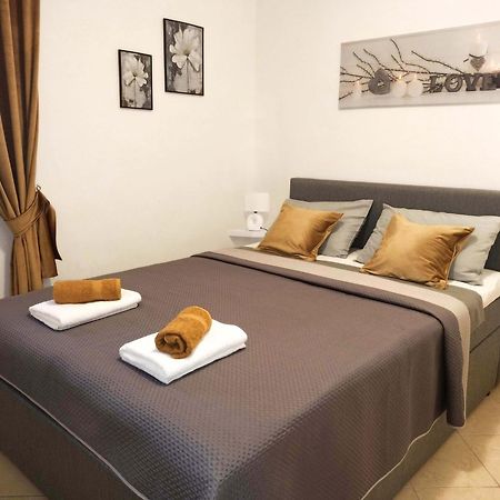 Apartman Dora Pula Buitenkant foto