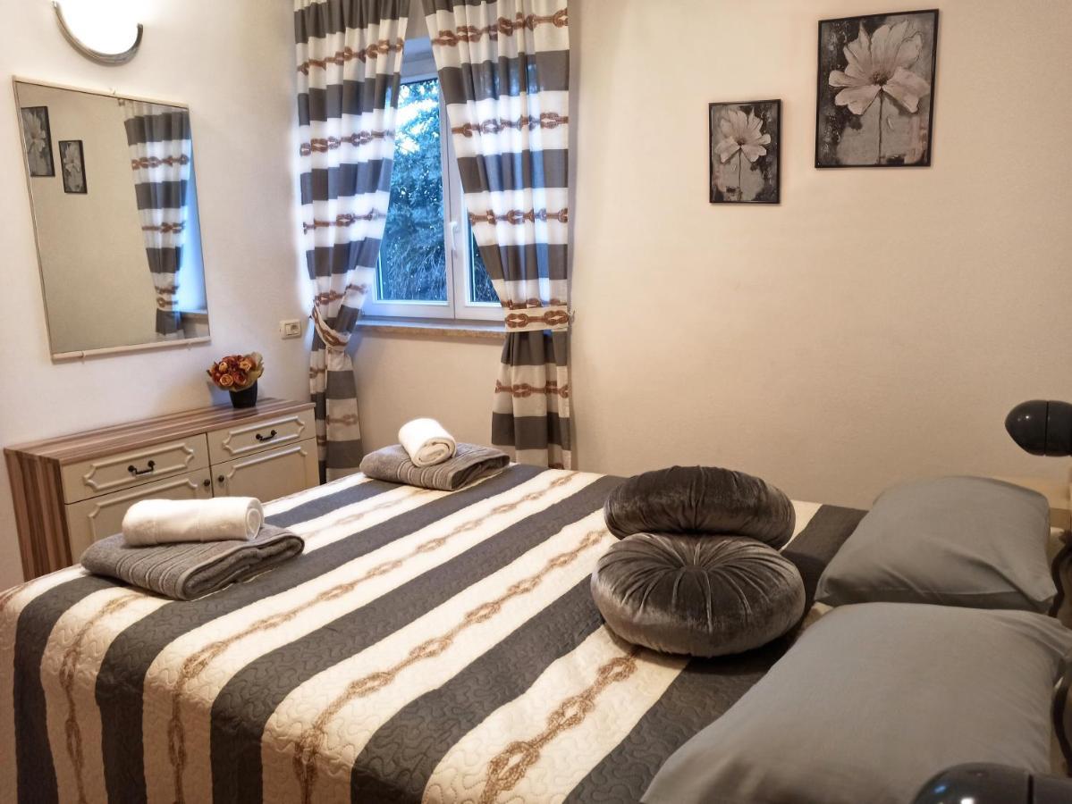 Apartman Dora Pula Buitenkant foto