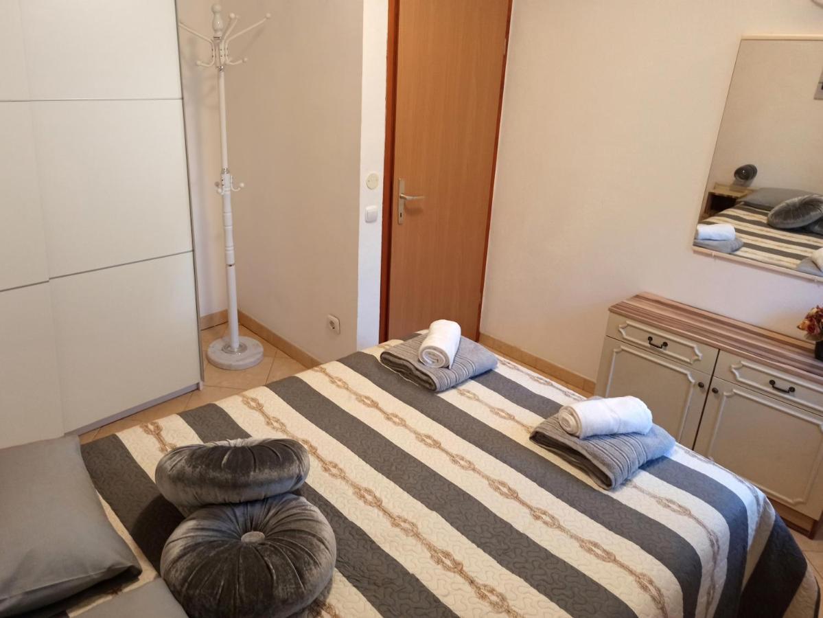 Apartman Dora Pula Buitenkant foto