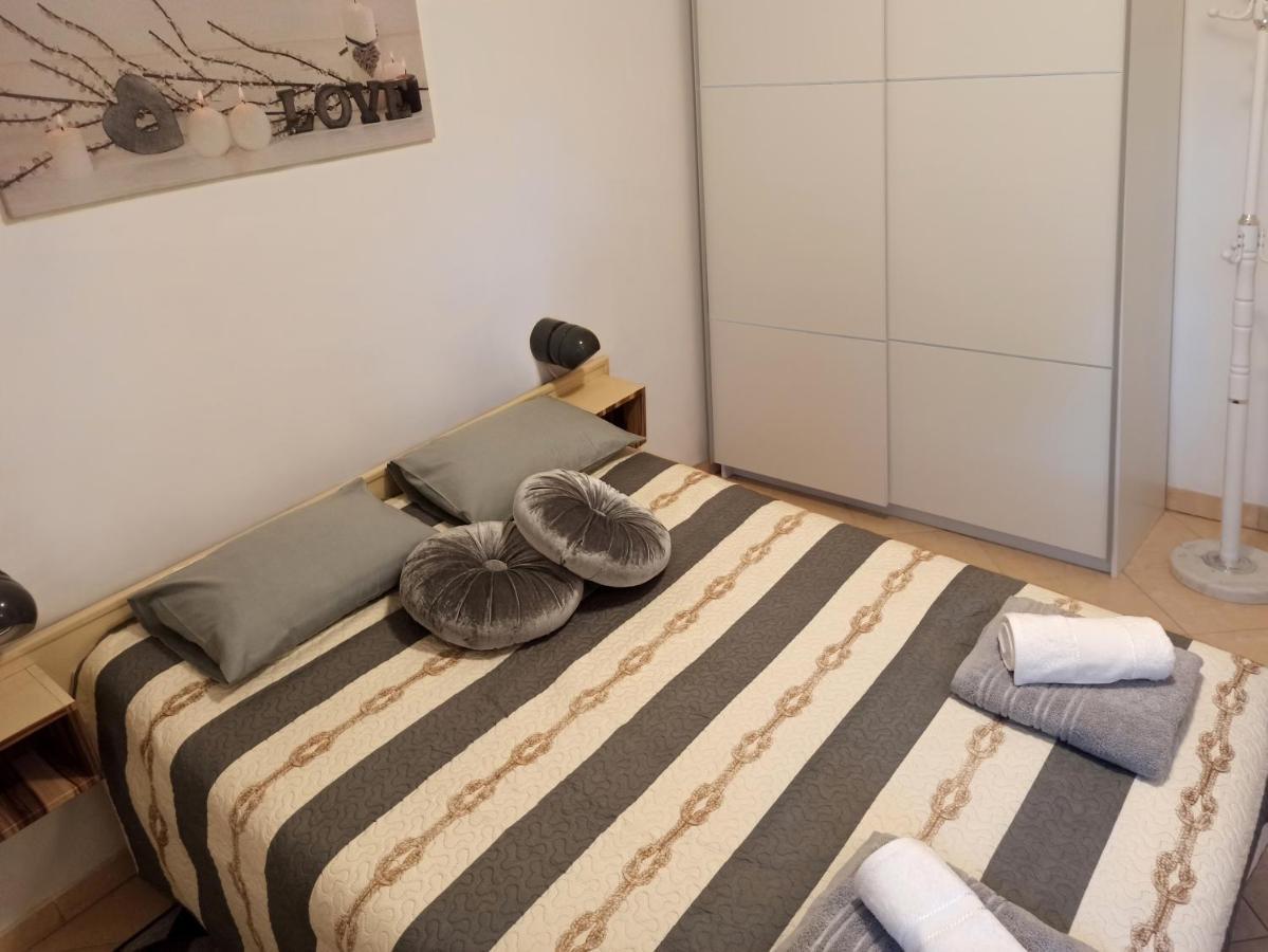 Apartman Dora Pula Buitenkant foto
