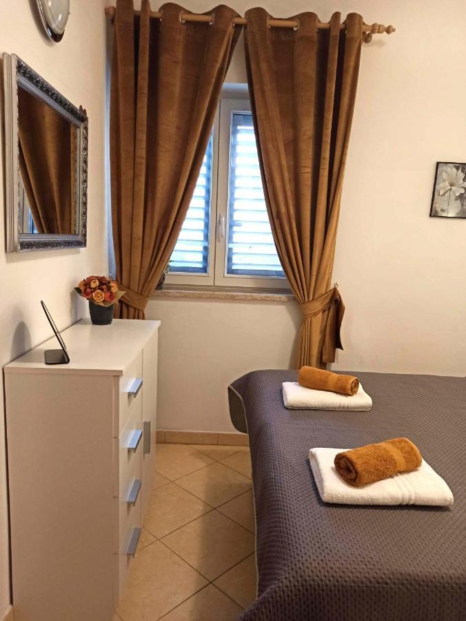Apartman Dora Pula Buitenkant foto