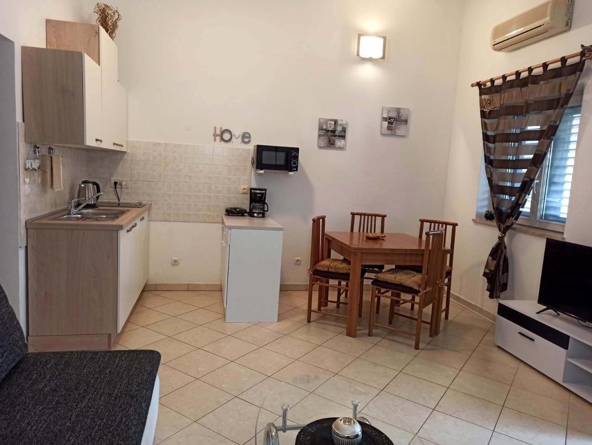 Apartman Dora Pula Buitenkant foto
