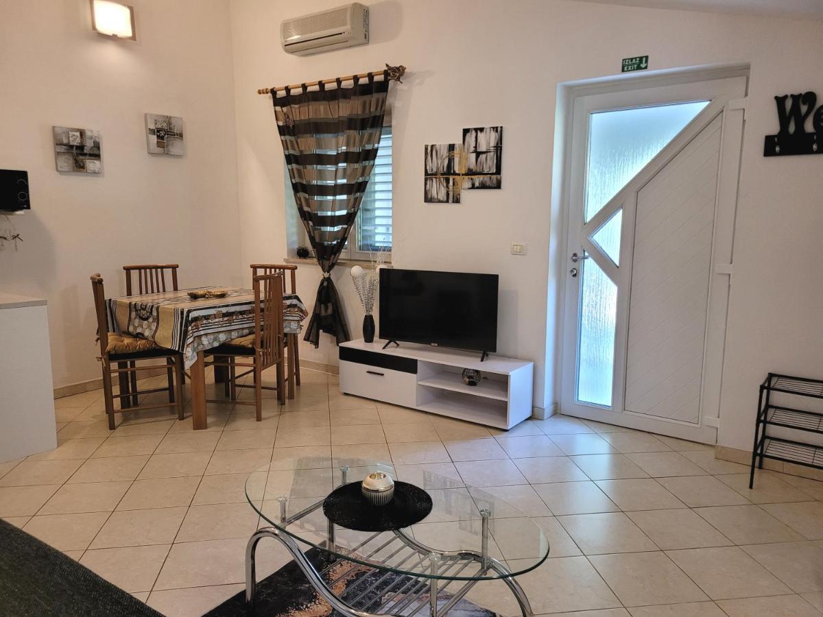 Apartman Dora Pula Buitenkant foto