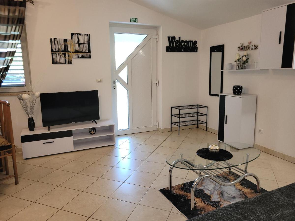 Apartman Dora Pula Buitenkant foto