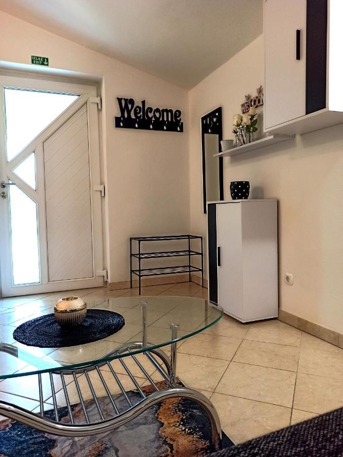 Apartman Dora Pula Buitenkant foto