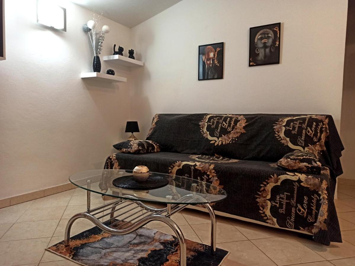 Apartman Dora Pula Buitenkant foto