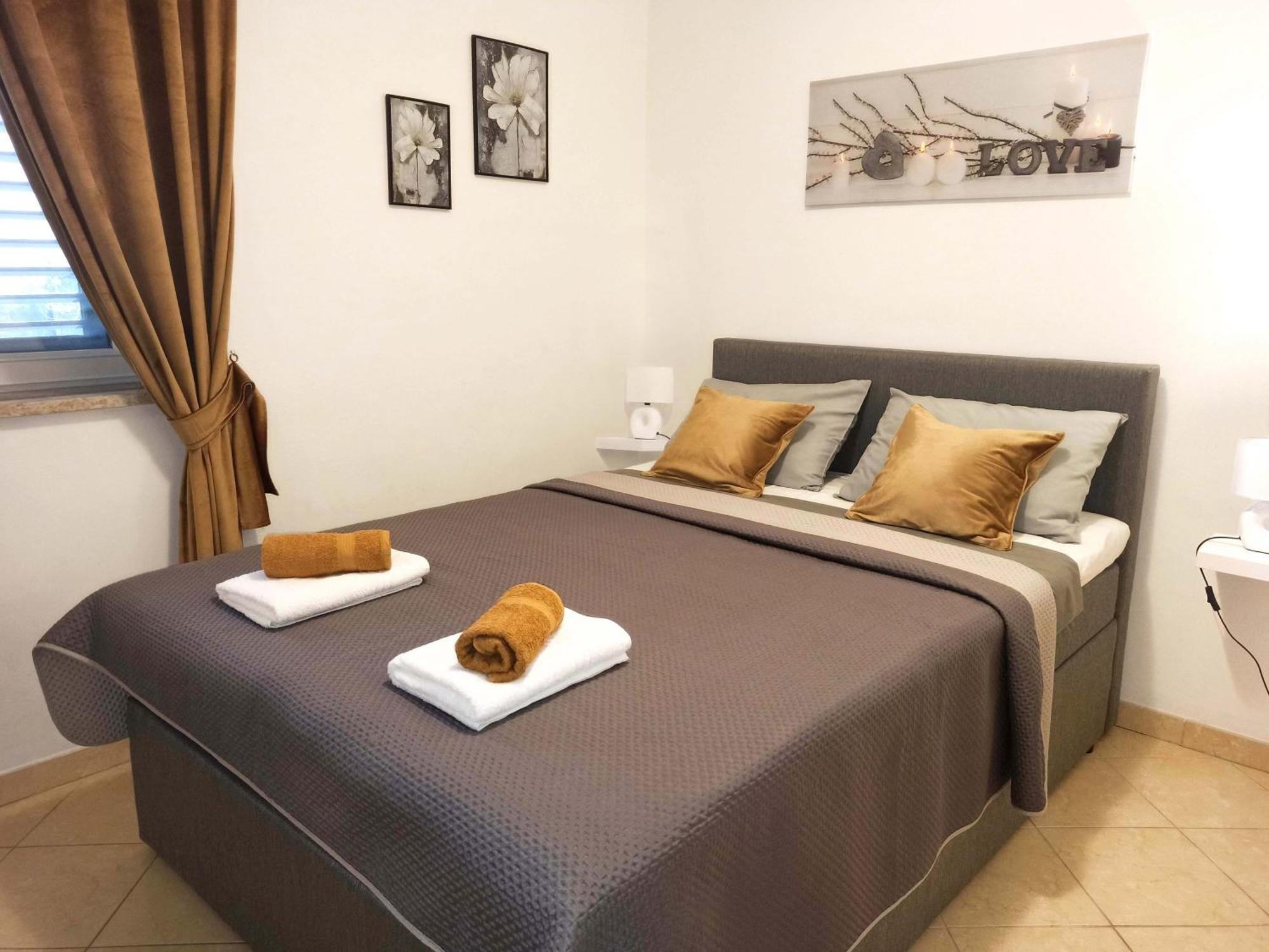 Apartman Dora Pula Buitenkant foto