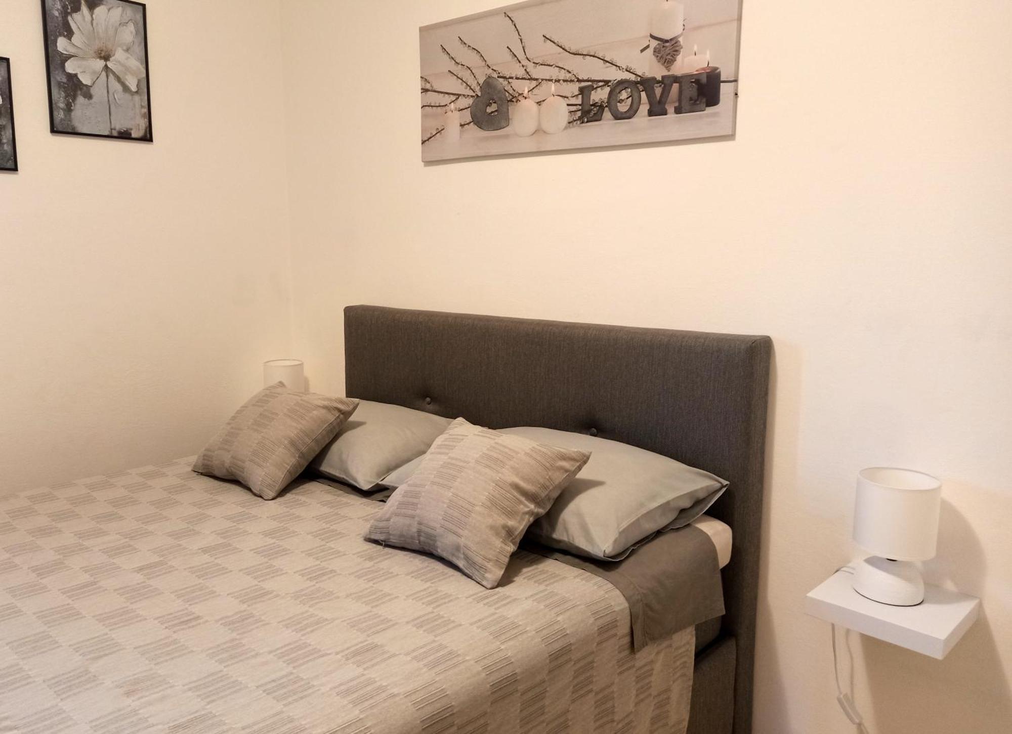Apartman Dora Pula Buitenkant foto
